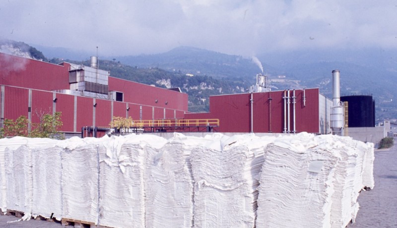 Papierfabrik in Villa Lagarina (Italien). Quelle: Servizio fotografico : Villa Lagarina, 1980 / Paolo Monti. CC BY-SA 4.0.