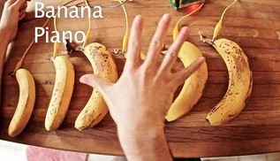 Je veux jouer à touche-touche avec des bananes
