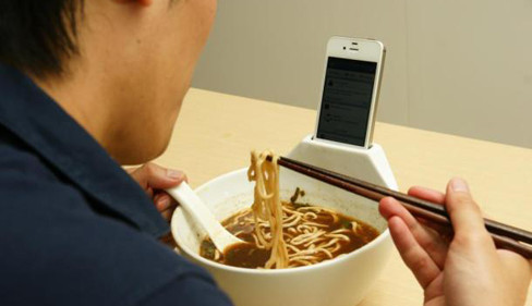Déjeunez en tête à tête ... avec un iPhone