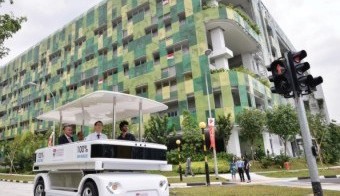 Une navette électrique robotisée française dans les rues de Singapour