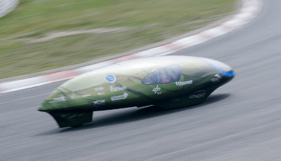 hoto : version précédente de l'Eco-runner lors d'un essai sur la piste de Zandvoort, Pays-Bas. Avec l'aimable autorisation de l'équipe Eco-runner. 