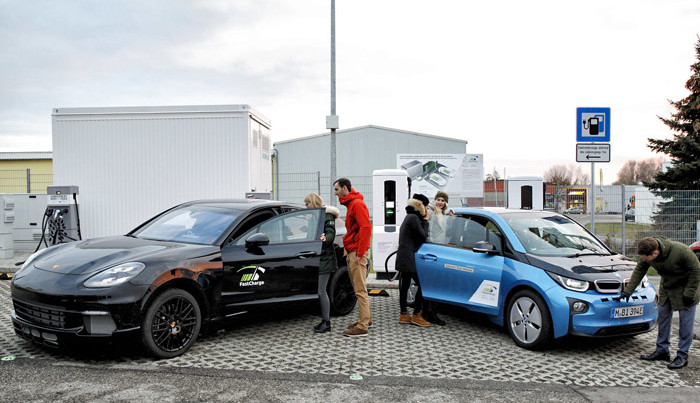 Trois minutes de charge pour 100 km : qui dit mieux ?