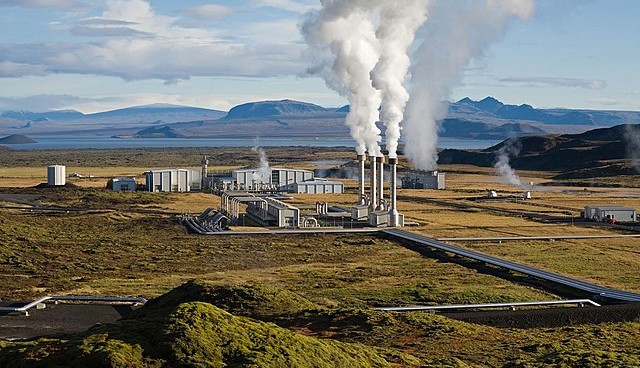 Image : Centrale géothermique de Nesjavellir, Þingvellir, Islande. Domaine public. Source: Wikimedia.
 