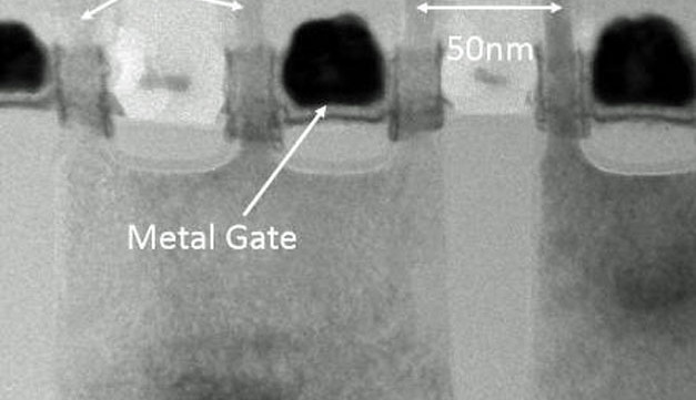 Un pas de colonnes de 50 nm est réalisable.