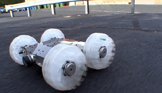 Zandvlo-robot springt 9 meter hoog