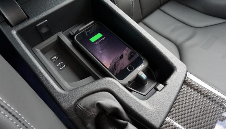 lijst opening Voorzichtigheid De voordelen van draadloos opladen in de auto | Elektor Magazine