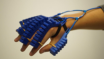 'Zachte' robothandschoen uit de 3D-printer
