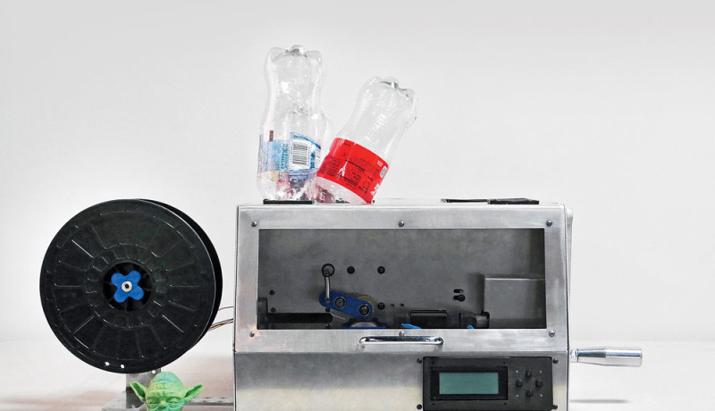 Miles Onderzoek van nu af aan Voed uw 3D-printer met plastic flessen! | Elektor Magazine