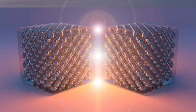 Artist impression van twee zilverkristallen op nanoschaal die licht genereren door inelastische elektronentunneling (afbeelding: Steven Bopp).
