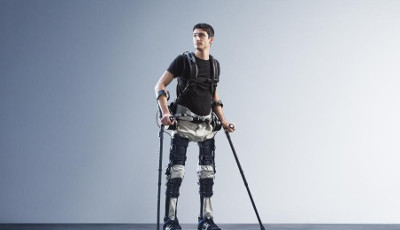 Exoskelet helpt mensen met verlamming weer te lopen
