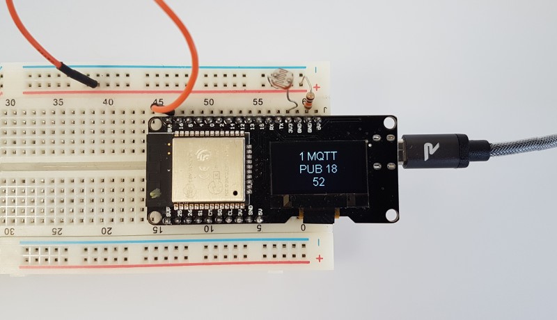 Wemos Lolin = ESP32 + OLED on one board | Elektor Magazine