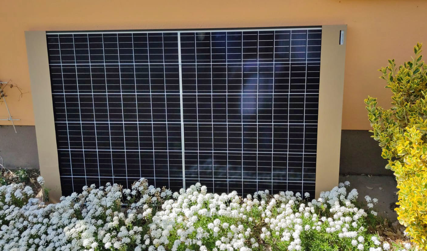 Solar panels: Jinko JKM330M-60 panels