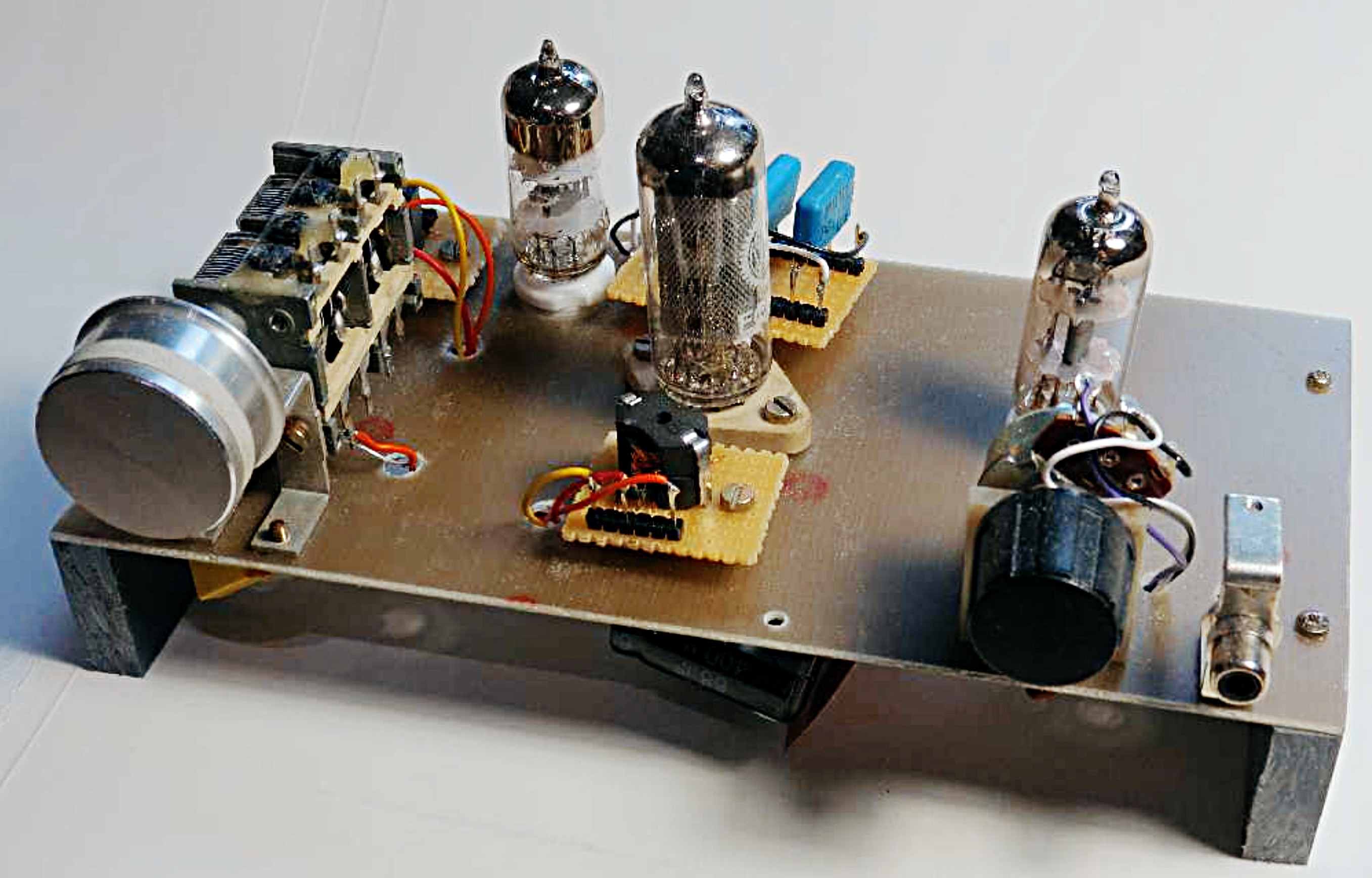 générateur sinusoïdal accordable à tubes