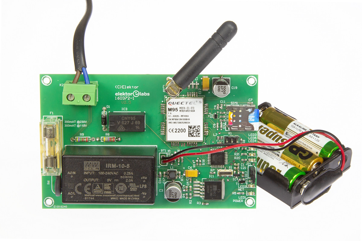 Power Outage Detector with Text Messaging | Elektor Magazine