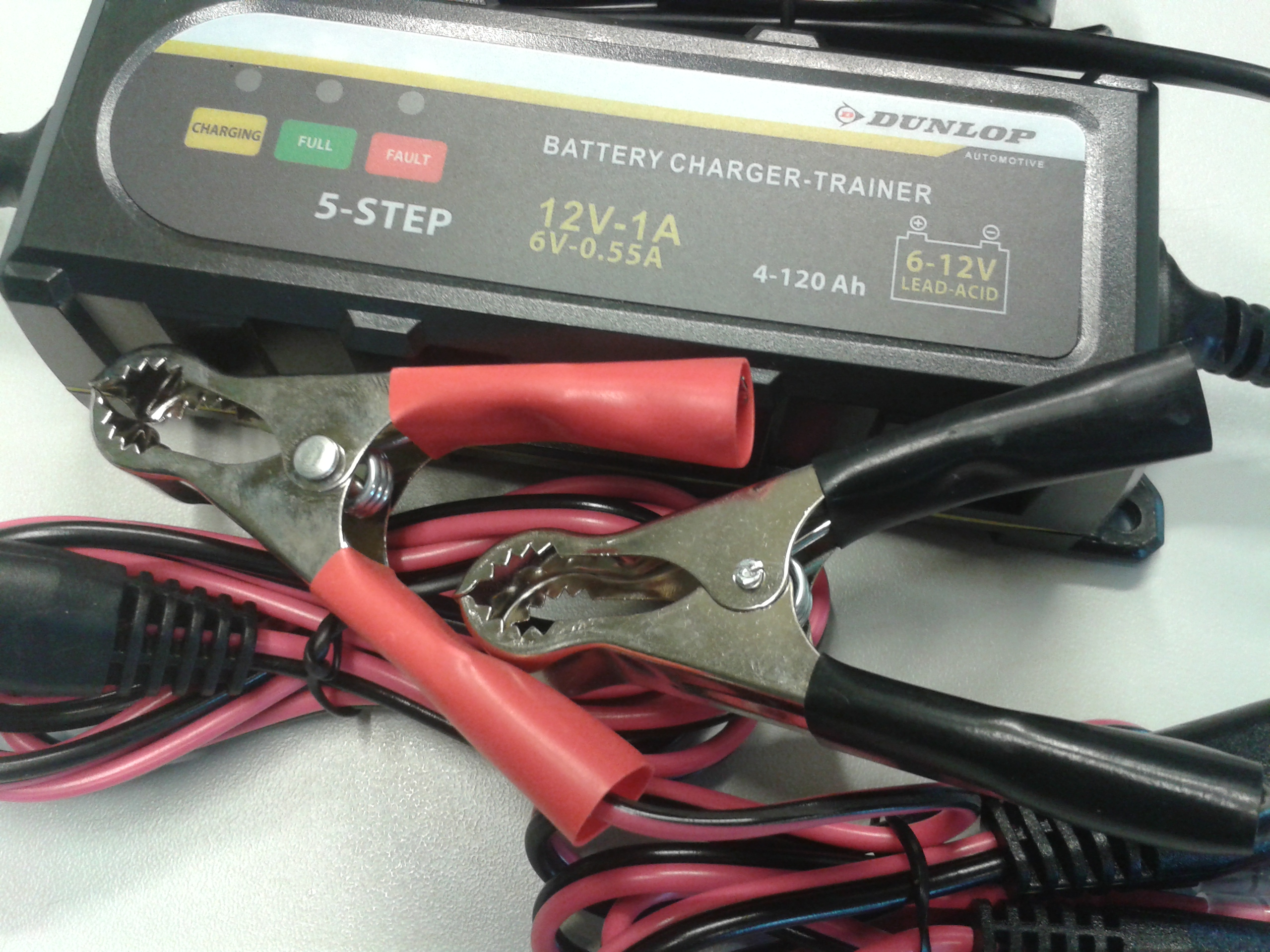Banc d'essai Chargeur de batterie à 12€ chez Action Elektor Magazine