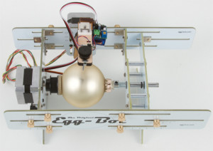 Decorate your Christmas Ornaments with the Elektor Eggbot