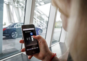 Daimler und Bosch entwickeln selbstparkendes Auto