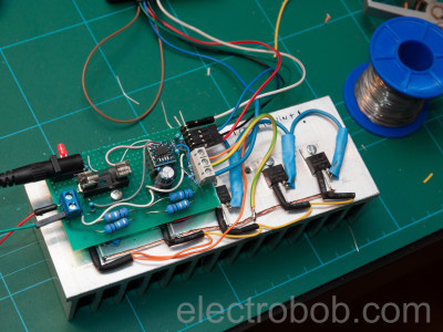 Mounting the transistors on the heatsink Mounting the transistors on the heatsink