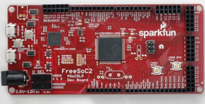 La carte FreeSoC2 de SparkFun utilise le microcontrôleur Cypress PSoC® 5LP