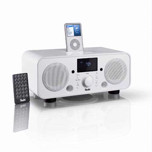 De iTeufel Radio v2 combineert een radiowekker, iPod-speakerdock en tafelradio in één vlot gelijnd toestel.