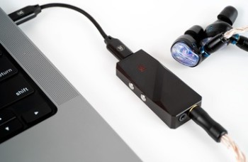 Campfire Relay: DA-converter en hoofdtelefoonversterker met 3,5 en 4,4 mm aansluiting