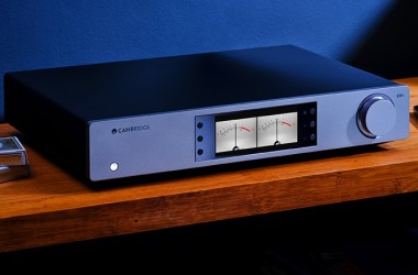 Cambridge Audio voegt VU-meters en klok toe aan scherm van netwerkspeler CXN100