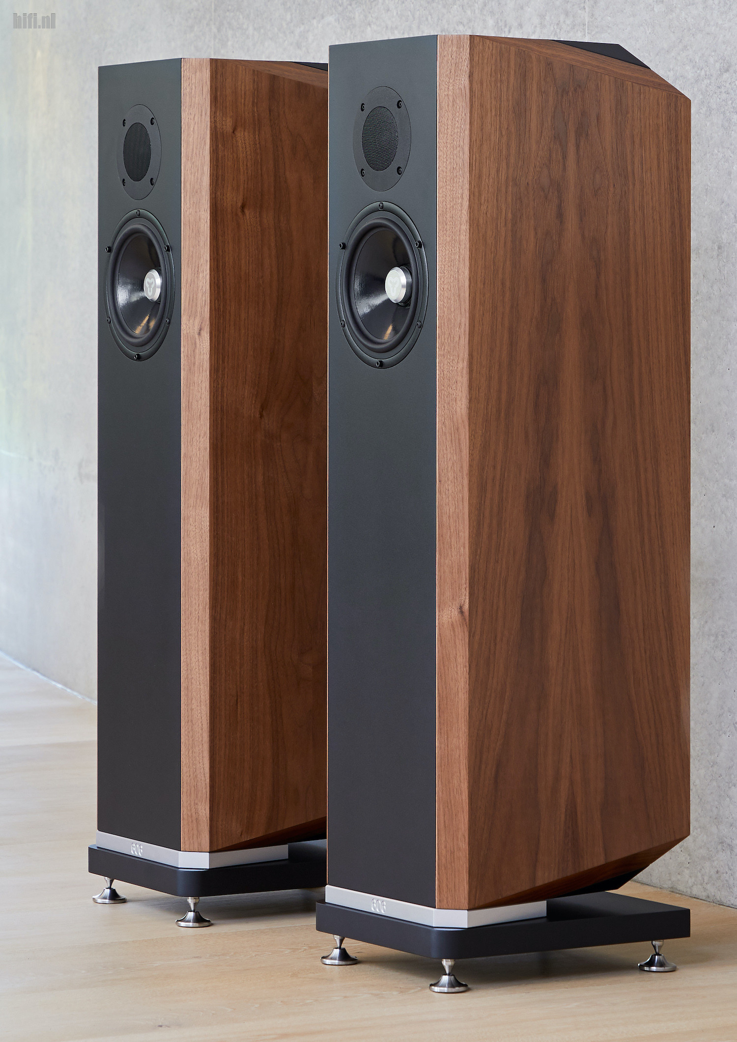 Review Kudos Audio Titan 606 luidsprekers Isobaric in Engelse stijl