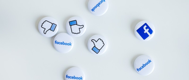 Beïnvloeden verhalen op Facebook onze kijk op producten?