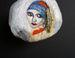 Girl with the white diamond 