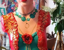 Frida statue