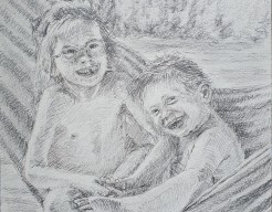 Twee kinderen in de hangmat