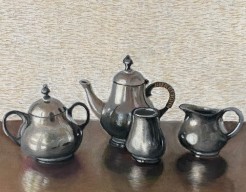 Licht op een oud tinnen thee stel.