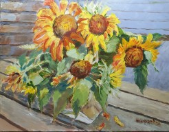 Zonnebloemen op vaas