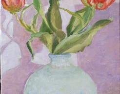 Rode tulpen in glazen vaas