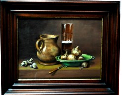 Stilleven met kan maatglas en schaal uien