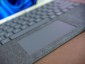 In het Signature Keyboard van de Microsoft Surface Pro X SQ2 zit ook een flink grote touchpad.