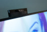 De nieuwe 'wegduw' webcam op de luxere Philips docking monitoren heeft een light guide met led-verlichting. Die geeft aan of de webcam actief is.