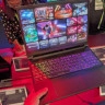 Acer Nitro V16S in de hand
