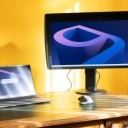 Dankzij de zonnekap kan je met de EIZO ColorEdge CG2700S ook prima werken met fel omgevingslicht