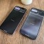 Google Pixel 10 Pro XL (rechts) met Material 3 Expressive 