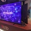 Hier is het verschil tussen de 100 en 85 inch versies van de Hisense E7N Pro goed zichtbaar