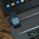 MSI Vector 17 HX AI (2025) detail - scharnier