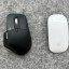 Logitech MX Master 3S for Mac (links) naast Apple Magic Mouse