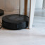 De iRobot Roomba Combo j7 laat snoeren netjes links liggen, maar heeft wat moeite met stoel- en tafelpoten