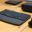 De Logitech Ergo Lift is volgens Logitech een logische compagnon voor de Wave Keys