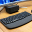 Logitech Wave Keys met Ergo Lift en Logi Dock