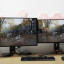 ROG Swift OLED PG27UCDM (rechts) naast de PG32UCDM met Call of Duty: Modern Warfare