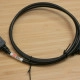 MSI MPG 272URX - de meegeleverde DisplayPort 2.1 kabel is niet lang