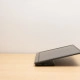 De ASUS ZenScreen MB16QHG kan ver naar achteren kantelen, zonder om te vallen