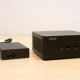 ASUS NUC 15 Pro met de adapter ernaast